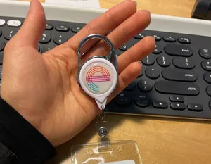 CustomHatsNow.Com - Badge Reel Style G