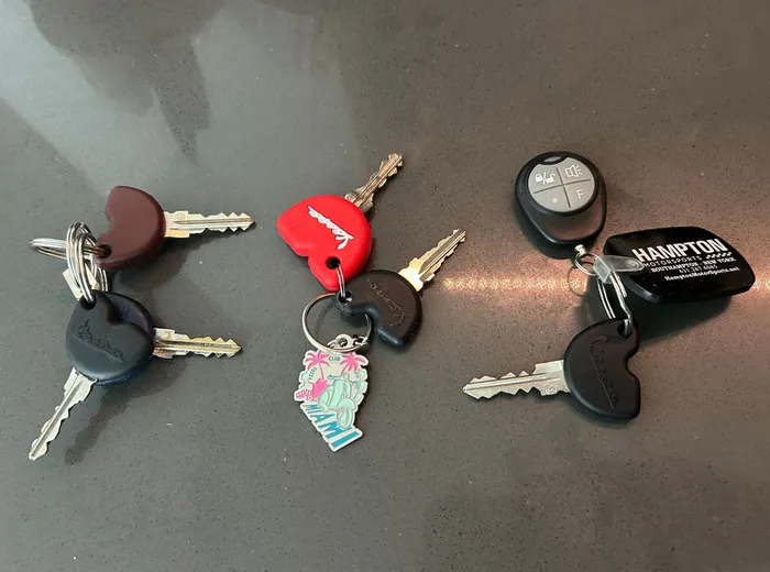 CustomHatsNow.Com - Metal Keychain