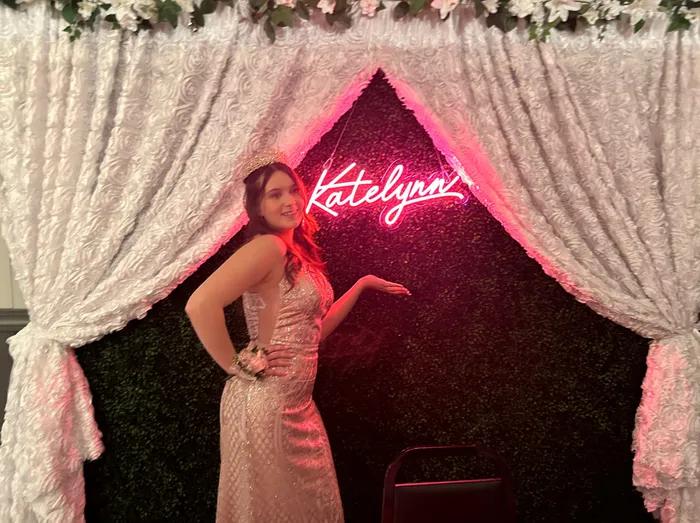 CustomHatsNow.Com - Custom Neon Sign