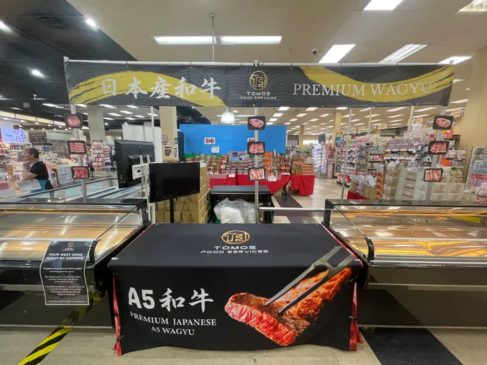 CustomHatsNow.Com - Custom Vinyl Banner