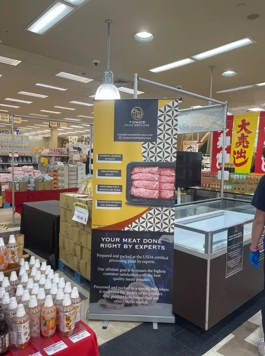 CustomHatsNow.Com - Roll Up Banner Stands