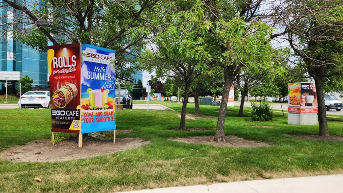 CustomHatsNow.Com - Pole Banners