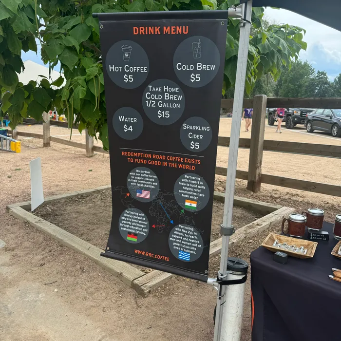 CustomHatsNow.Com - Pole Banners