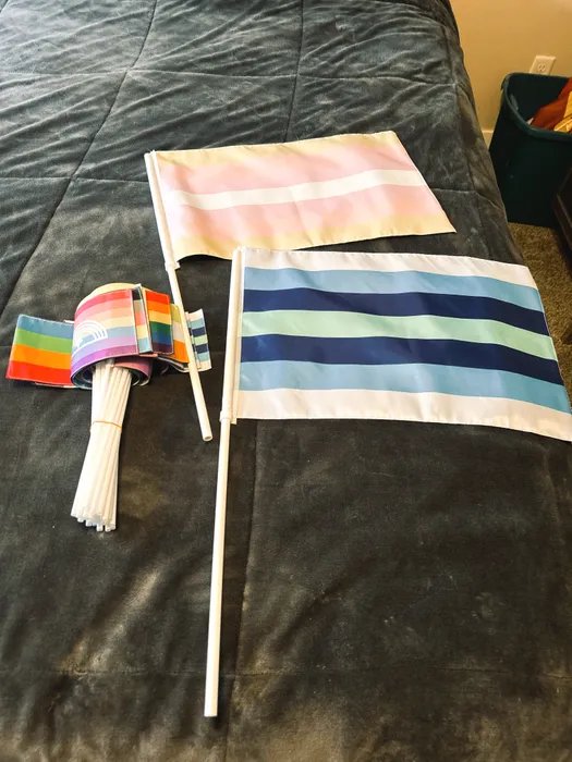 CustomHatsNow.Com - Custom Hand Flags