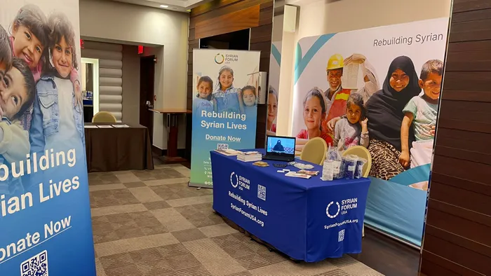 CustomHatsNow.Com - Roll Up Banner Stands