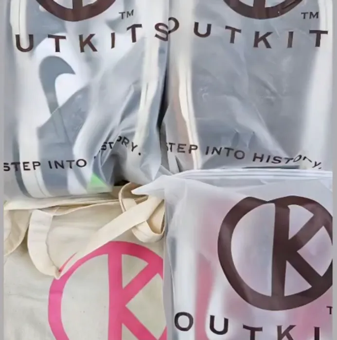 CustomHatsNow.Com - Zipper Frosted Bag