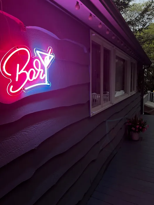 CustomHatsNow.Com - Oh Cocktail Bar Neon Sign