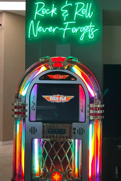 CustomHatsNow.Com - Custom Neon Sign