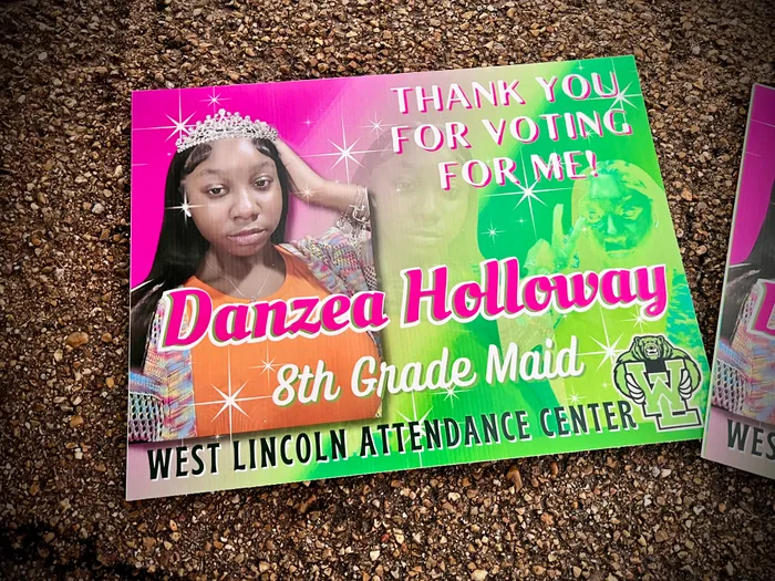 CustomHatsNow.Com - Graduation Outdoor Yard Sign