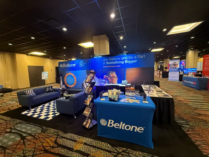 CustomHatsNow.Com - Custom Square Table Covers