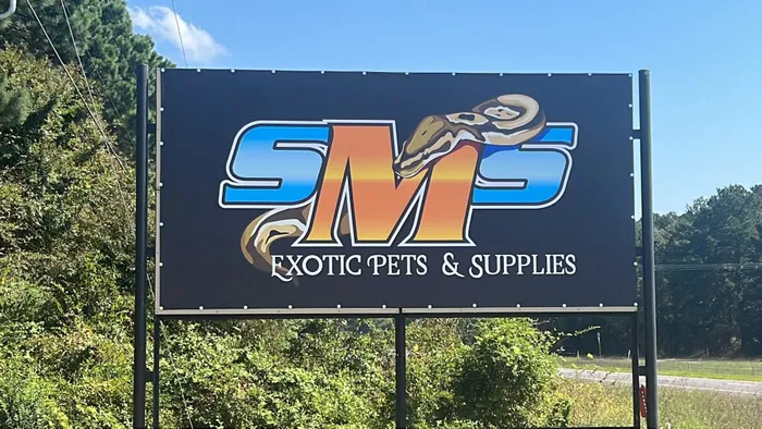 CustomHatsNow.Com - Custom Vinyl Banners