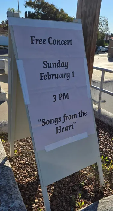 CustomHatsNow.Com - Custom Vinyl Banners