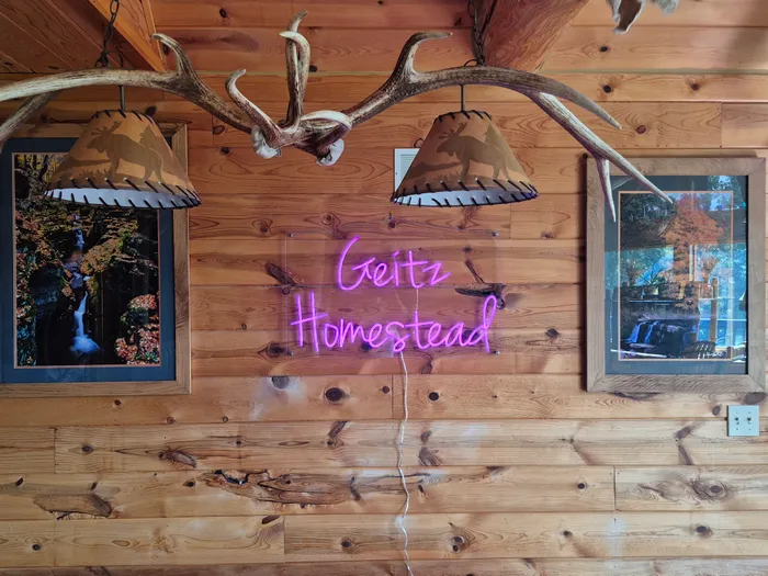 CustomHatsNow.Com - Custom Neon Sign